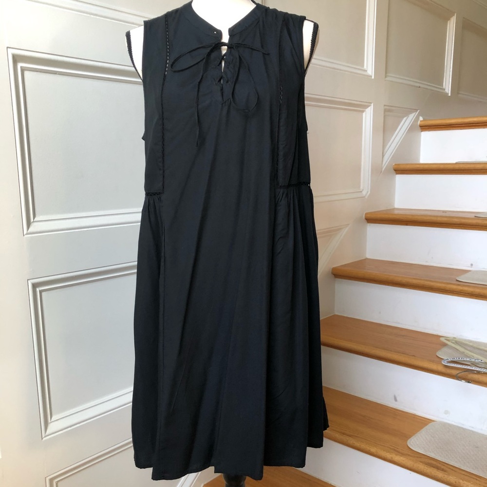 Black Old Navy Dress-Sleeveless, lined